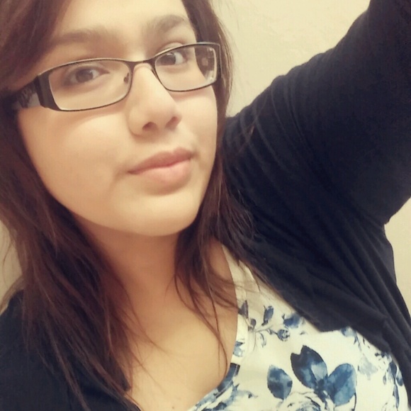 Meet your Posher, Monica - Picture 1 of 1